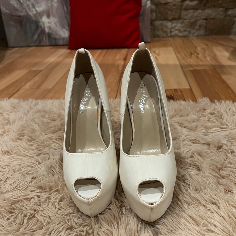 DailyShoe white pump
